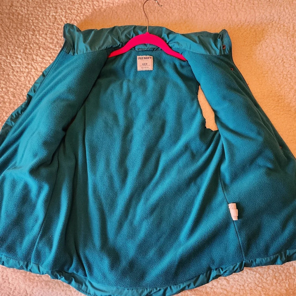 Old Navy puffer vest, size Medium Tall - Picture 6 of 9